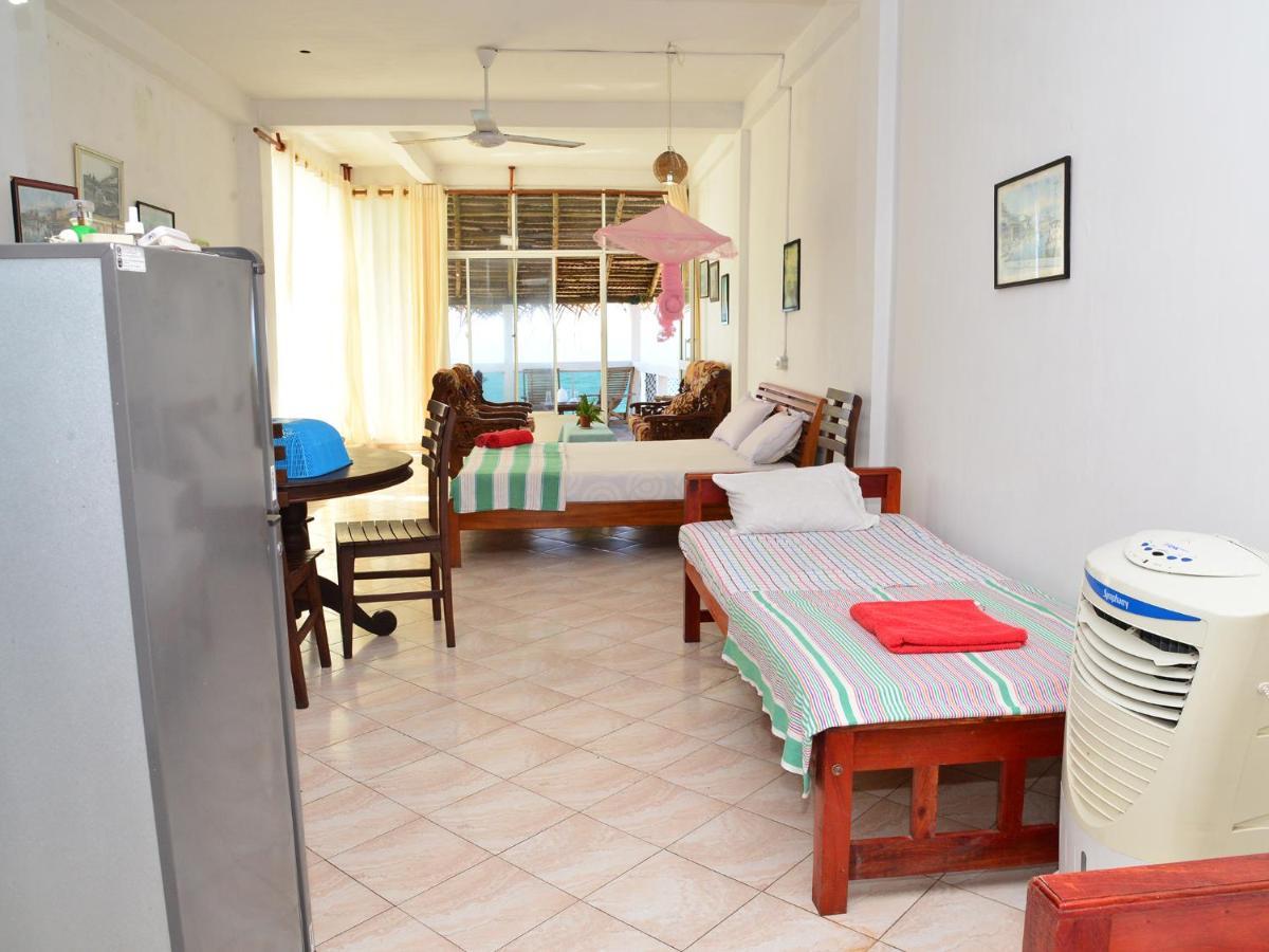 Happy Tuna Guesthouse Hikkaduwa Dış mekan fotoğraf
