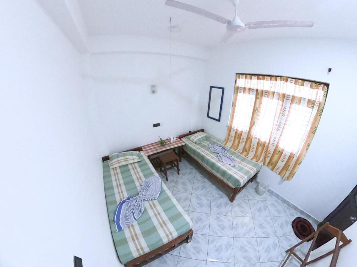 Happy Tuna Guesthouse Hikkaduwa Dış mekan fotoğraf