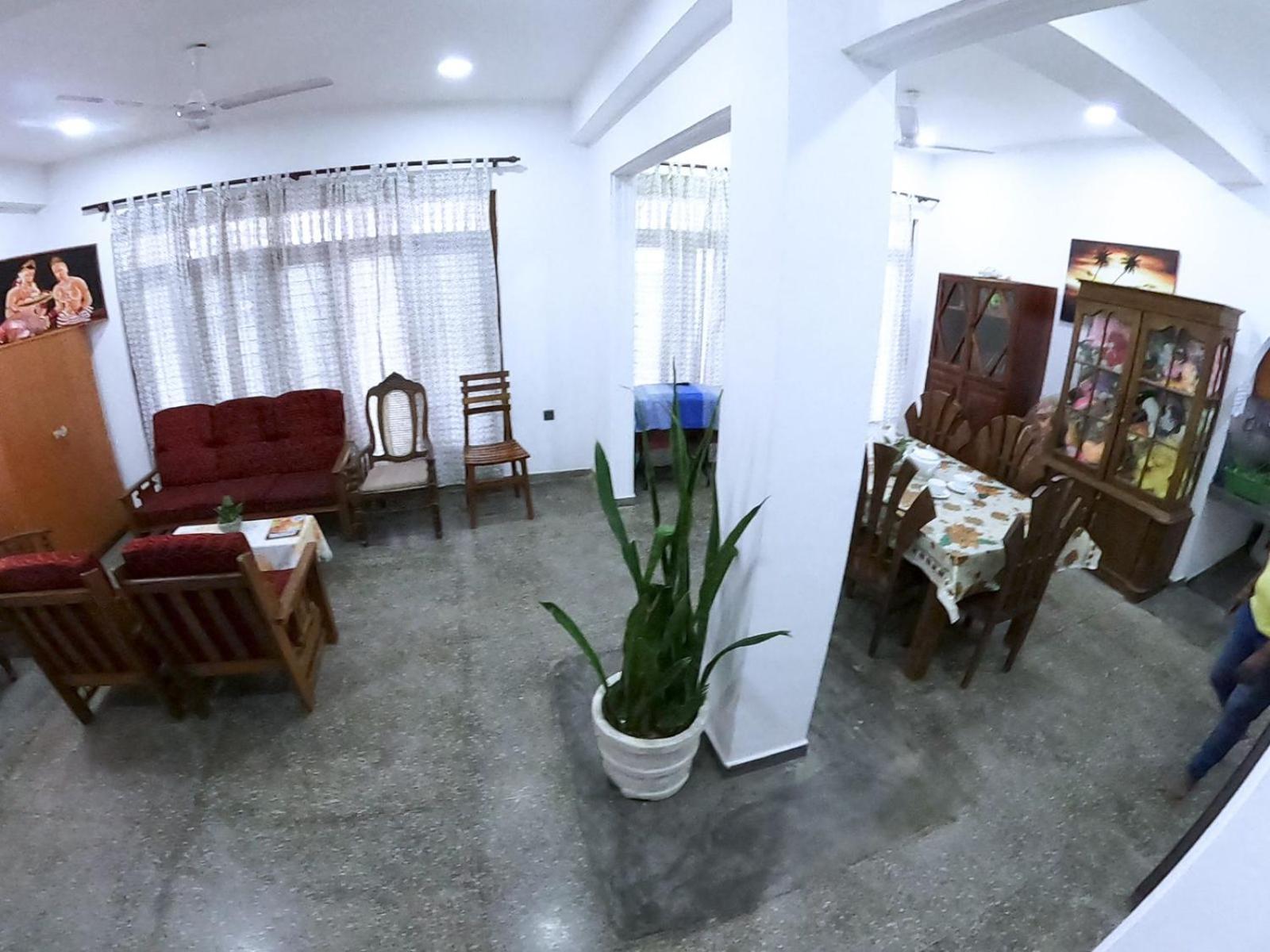 Happy Tuna Guesthouse Hikkaduwa Dış mekan fotoğraf
