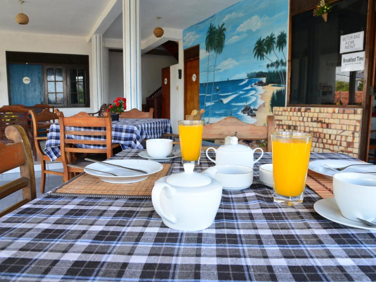 Happy Tuna Guesthouse Hikkaduwa Dış mekan fotoğraf